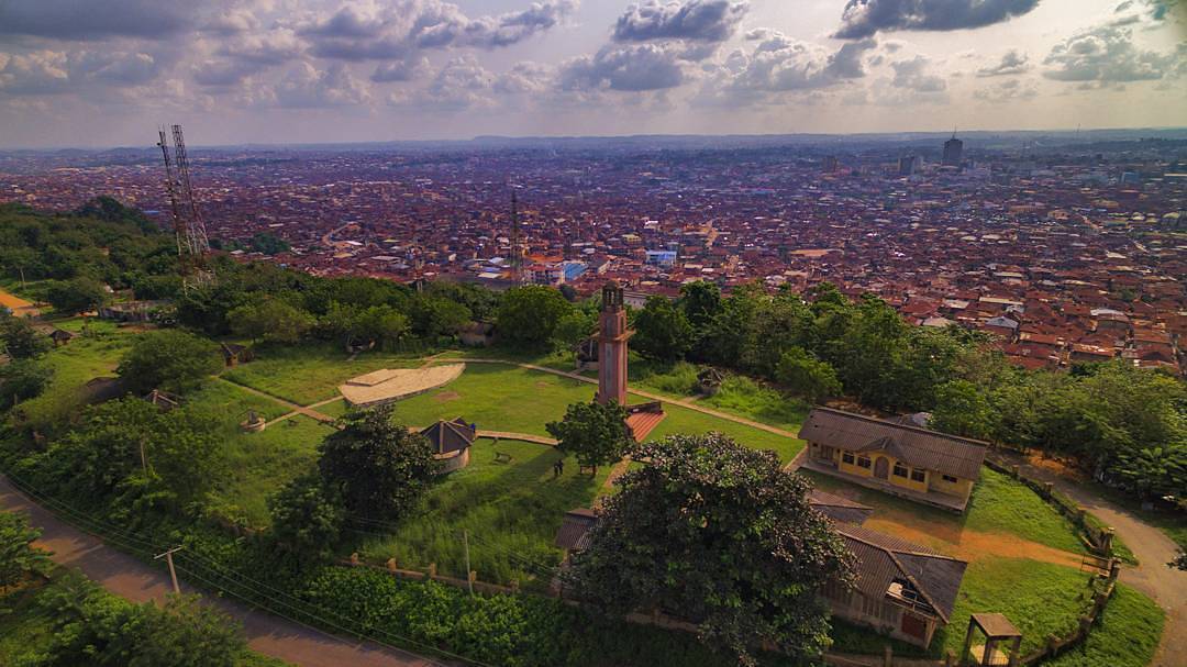 Spectacular Bird Eye View Of Bower's Tower in Oke-Are, Ibadan.
-
#visitnigerianow #Monuments #oyostate #tourist #explore #adventure  #nigeria #bowerstower #naija  #tourism #travelblog #instatravel  #drone #nigeriaisbeautiful #scenery #tower #ibadan  #okeare
-
📸 by  @bolarzeal