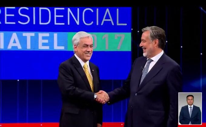 elwerne's tweet photo. -estuviste bien, vendehumo.
-gracias, tú también, demagogo.

#debateanatel 
#paigeneroso https://t.co/0vwFd18YZg