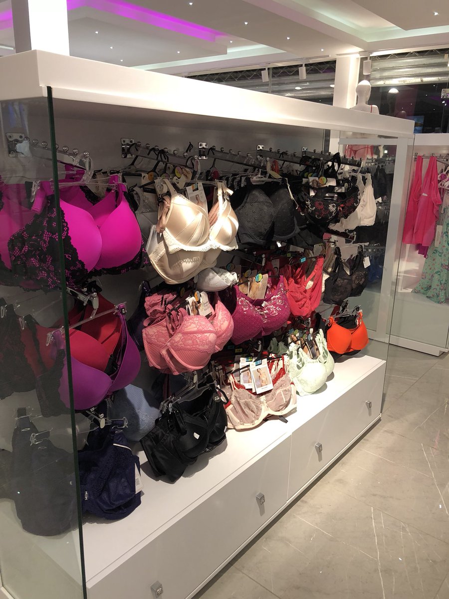Kaakyire06's tweet photo. People of God please I sell under garments for both men and women. I’ve got stuff for kids as well. Sleep wears, gym and sports wear etc. kindly RT. Thanks https://t.co/hutCEvFovC
