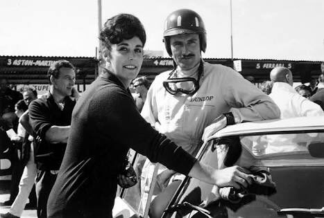 Oldoil Auf Twitter 偉大なレーシングドライバー グラハムヒルの妻であり 96年f1gpのチャンピオン デーモンヒルの母であるベットヒルが永眠されたそうです 多くのレースやドライバーを観てきた彼女も夫グラハム同様に偉大だったと思います 天国で42年ぶりに夫に Oldoil Auf Twitter 偉大なレーシングドライバー グラハムヒルの妻であり 96年f1gpのチャンピオン デーモンヒルの母であるベットヒルが永眠されたそうです 多くのレースやドライバーを観てきた彼女も夫グラハム同様に偉大だったと思います 天国で42年ぶりに夫に