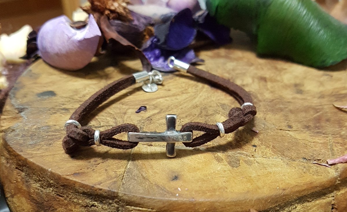 Lolandsilver2's tweet photo. Pulsera de Cuero y Plata #Boho #PlataArtesanal #Silver #Leather #CraftSilver
#Handmade #HechoAMano #Madrid #Joyeria #Joyas https://t.co/UtHAgsCtEQ