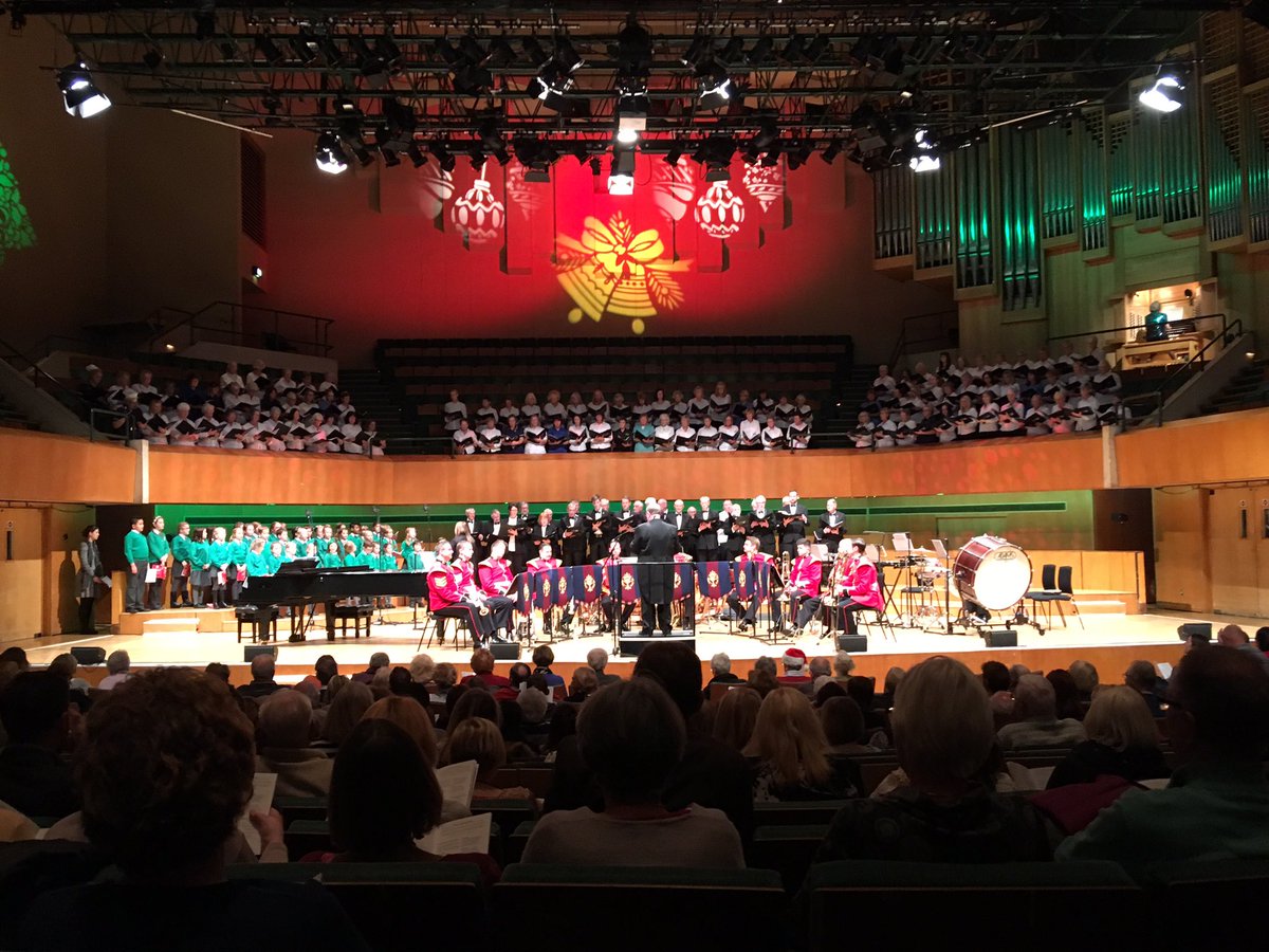 What an amazing #Christmas concert at <a href="/stdavidshall/">St David's Hall</a> last night raising money for <a href="/CLIC_Sargent/">CLIC Sargent</a>. Thank you to everyone for your support!

#WelshHospChoir #YoungLivesvsCancer