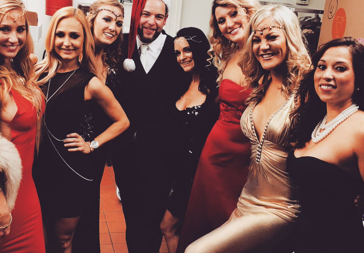 StarrTalent_LLC's tweet photo. #cheerandcharity #starrtalent #models #art #fashion #MerryChristmas #music #tistheseason https://t.co/jisiXXF049