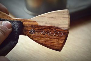 claudeforthomme's tweet image. Goodread, cool idea: Unconventional, unique and #ecological #fashion: Exallo combines carpenter’s traditional art with modern design and artistry to produce hand-made accessories with reclaimed local wood from Olympus Mountain @exallo @Impakterdotcom buff.ly/2BxOOGf