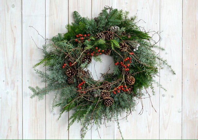 Just in case you missed out on my workshops, you can still pick one of these up this week, get in touch to order yours #christmaswreath #NeFollowers