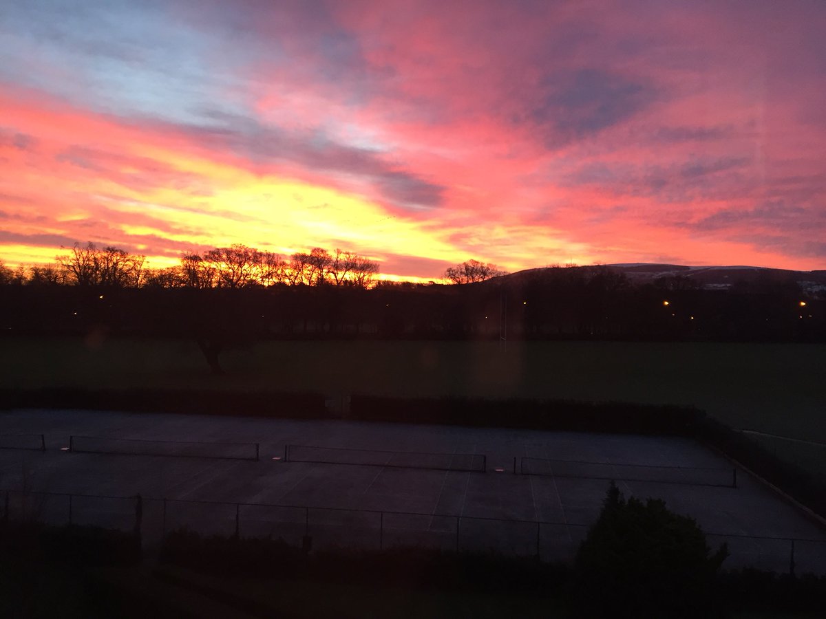 TerenureCollege's tweet photo. Dawn over the college this morning #letthelearningcontinue #winter #Christmasseason https://t.co/hn1yP1MFW9