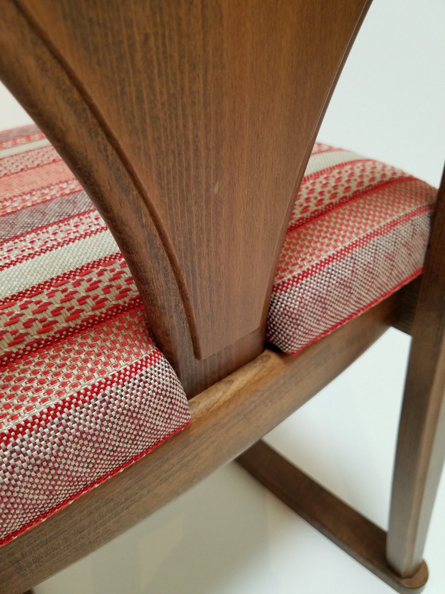 Masamura正村家具 Twitterissa 鏡台の椅子修理 座面の板が割れてしまい クッションもペッタンコ 100種類以上の生地から座面生地お選び出来ます クッションも見えない所に確かな素材と技術を施します お気に入りの椅子に成りました 椅子修理 リペア 正村家具