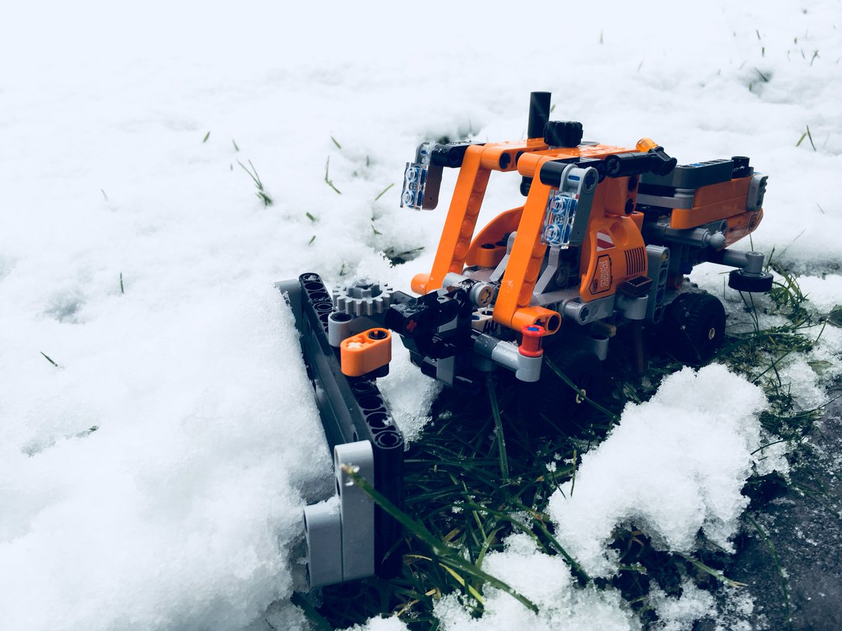 tsamyn's tweet photo. #snow in #belgium luckily there is a son who loves #lego #legotechnics #sneeuw https://t.co/hi0OZEBI6v