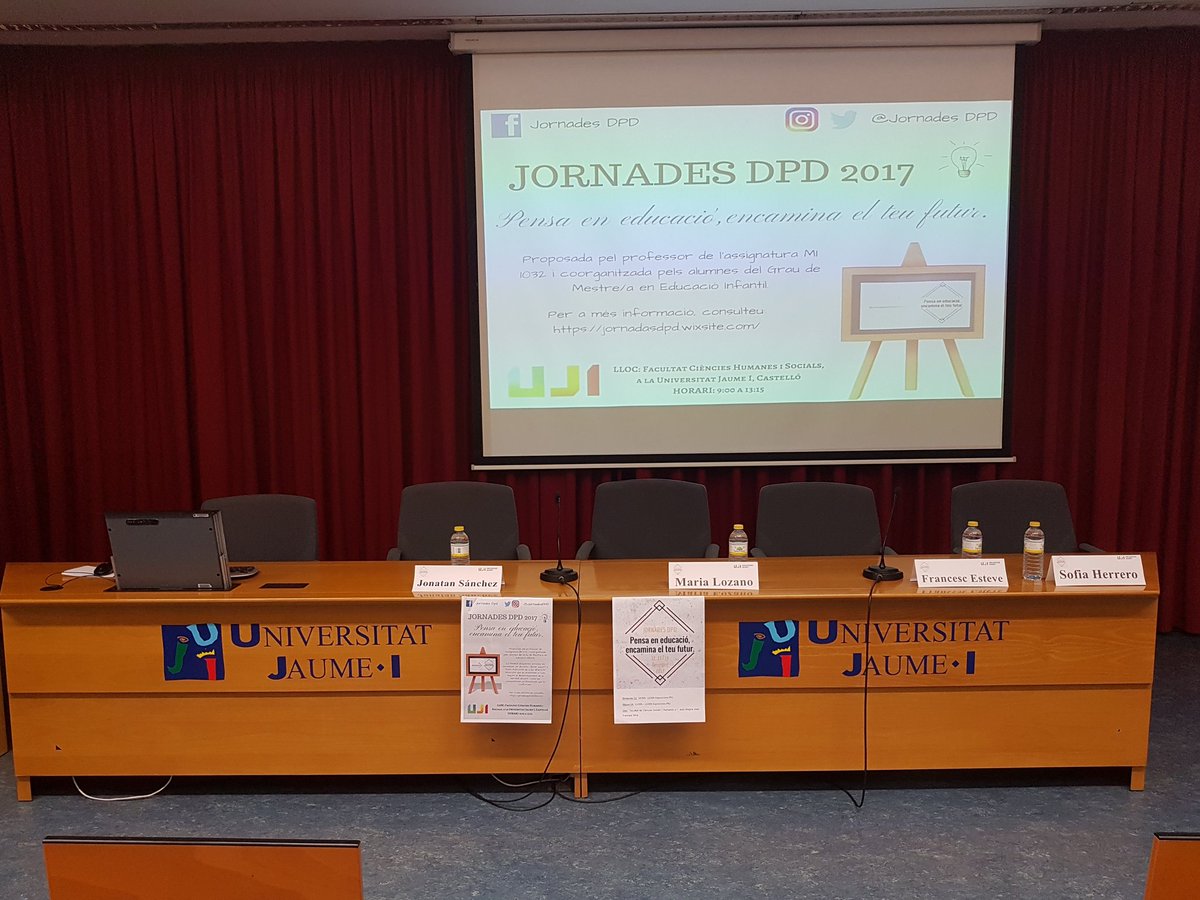 JornadesDPD's tweet photo. Ja ho tenim tot llest, en breu començarà la presentació de les Jornades de Desenvolupament Professional Docent a l'@UJI_noticies https://t.co/dnynLzDkUK