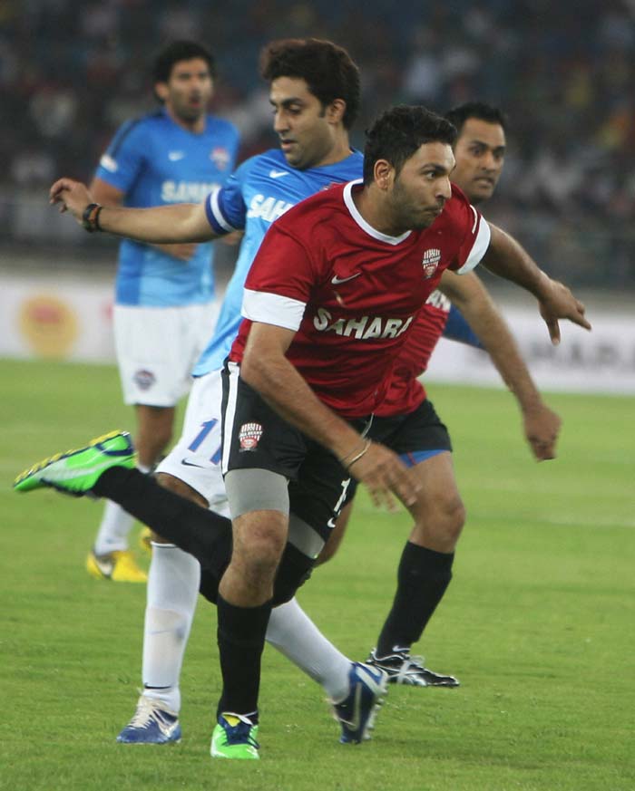 AllHeartFC's tweet photo. Many Happy Birthday to the Sixer King @YUVSTRONG12 ! Wishing Happiness and joyful Life. 🎂
#HappyBirthdayYuvi https://t.co/tEcca7ivGU