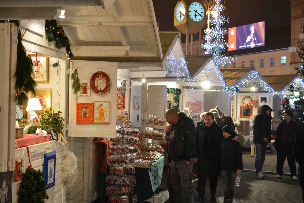 CGTNOfficial's tweet photo. Croatian capital Zagreb named best Christmas market in Europe for the third year in a row, says European Best Destinations website https://t.co/tvC2ubHW9A https://t.co/WELdYngO7m