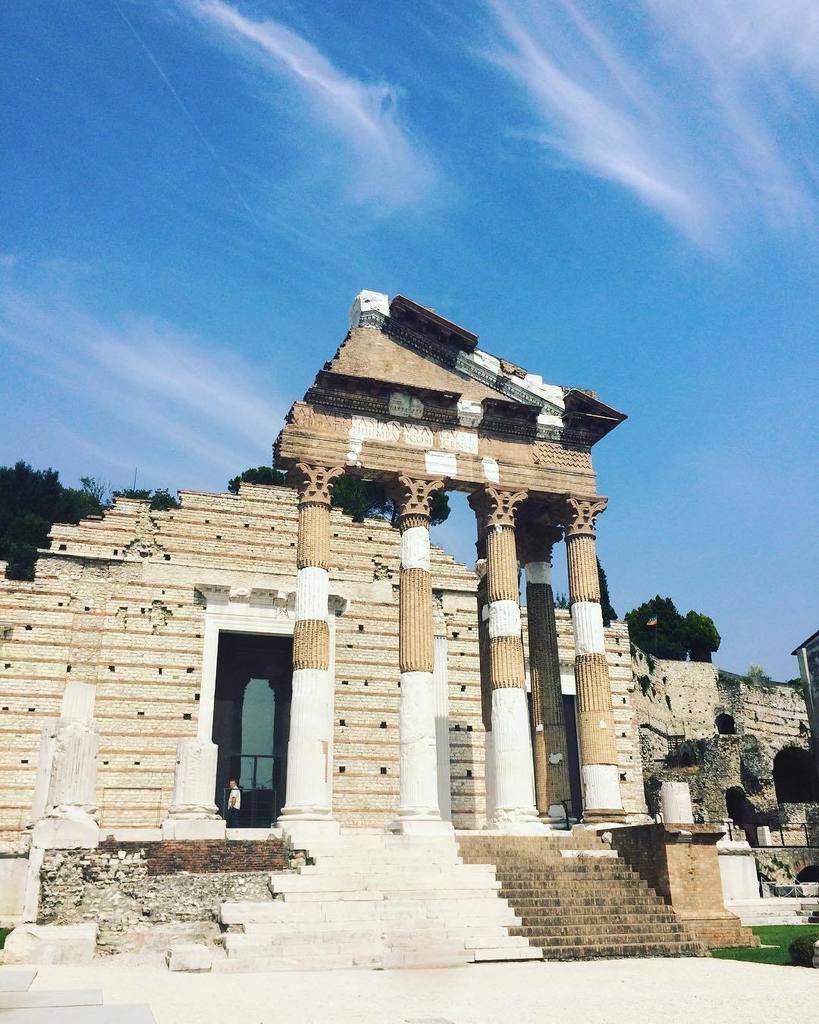 cosavederea's tweet photo. Un pizzico di Roma in una delle città più belle della Lombardia, Brixia ovvero Brescia #brescia #lombardia #italia #vacanze #holidays #holiday #travel #travelblogger #travelling #voyage #trip https://t.co/28PYYLS8EI https://t.co/3P3FeZrUY3