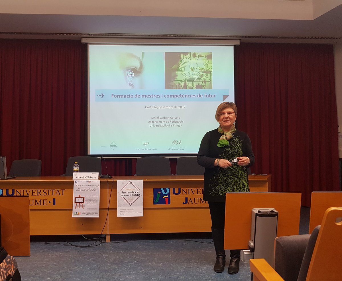 JornadesDPD's tweet photo. I aquí tenim a la primera ponent, @Merce_G , que ens parlarà d'aspectes relacionats amb la seva especialitat: les noves tecnologies en el camp de l'educació. https://t.co/WyAyl2F6Id