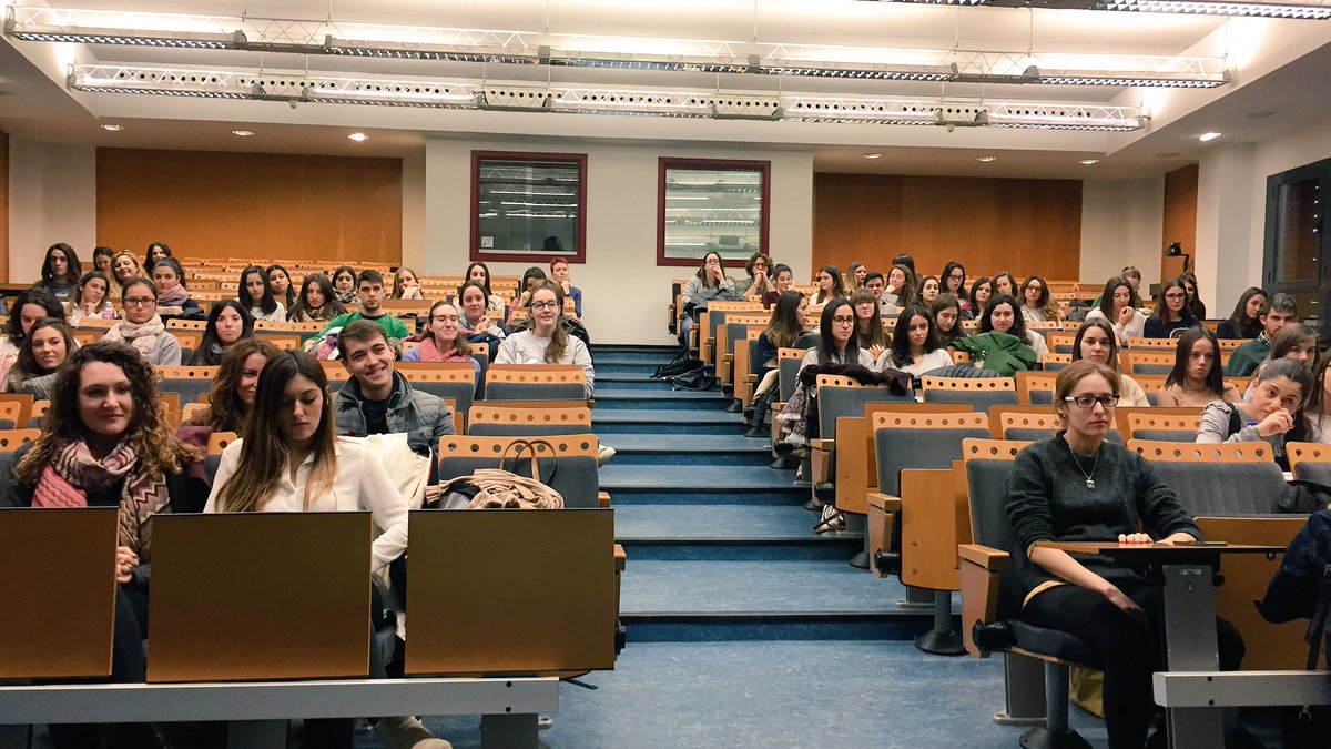 francescesteve's tweet photo. Intervenció de @Merce_G a les @JornadesDPD de la @UJI_noticies parlant sobre competències de futur per als i les mestres https://t.co/Su2tjyO6Kp