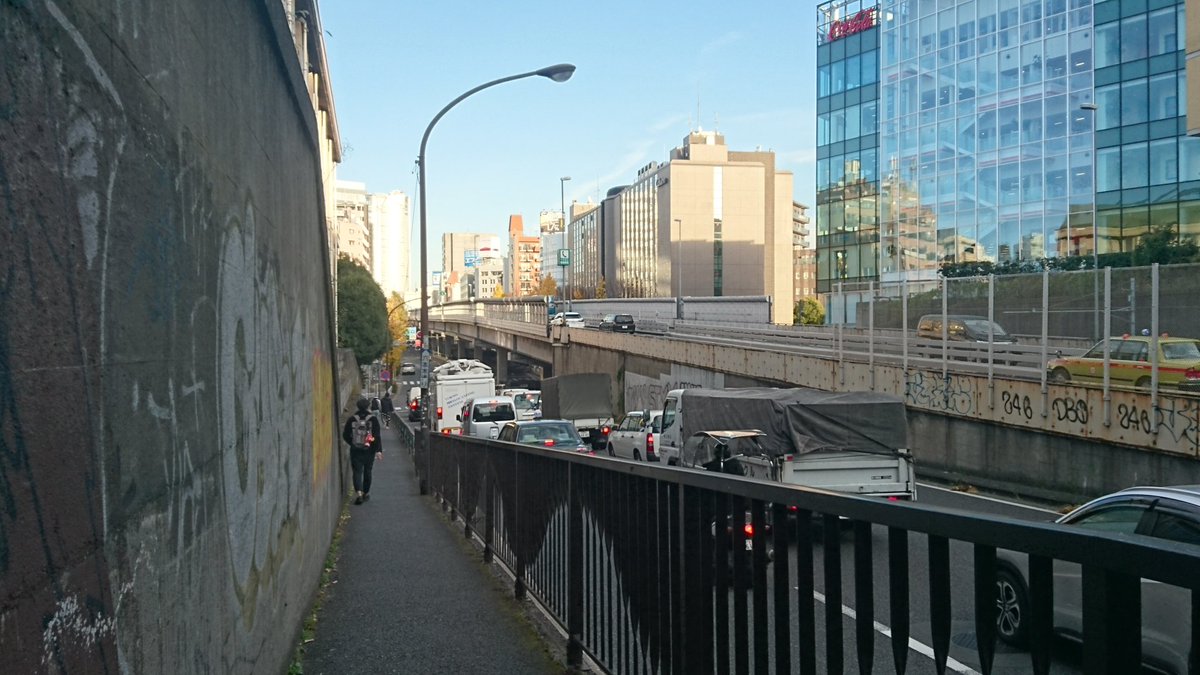 相棒クラスタ杉下右京 בטוויטר 相棒ロケ地巡り17 第2回 渋谷4丁目 青山トンネル 有名なシーンだとseason7 9話レベル4の亀山君ラストシーンです 亀山君が右京さんからの電話に出る最後の会話のところです 感動的な名シーンのロケ地に行けて嬉しかったです