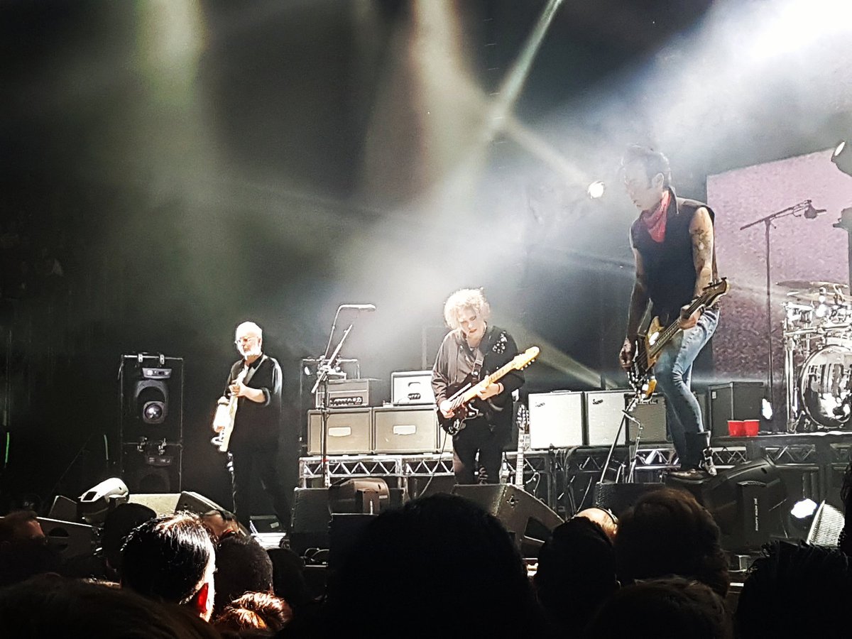 morgannahh's tweet photo. @thecure I'll be turning 42 that exact day and have adored this band from my teens! If only it wasn't literally the other side of the world 😣💔 #melbourne2016 #thecure #tour https://t.co/9l7xmN114L