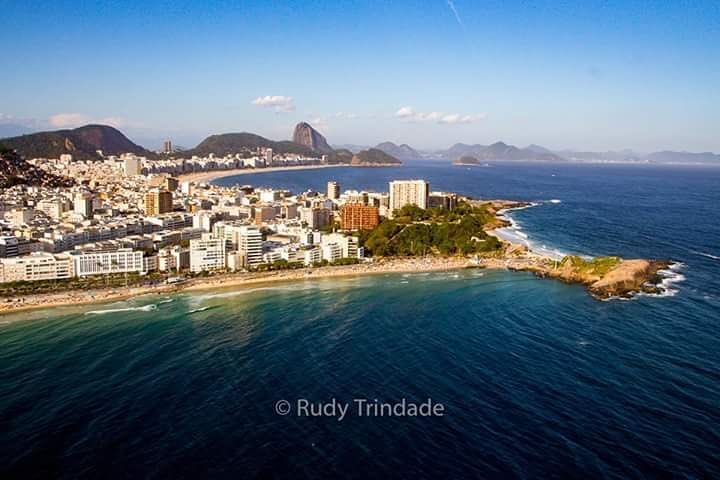 voonobre's tweet photo. #Arpoador #Copacabana #PaodeAcucar #VooPanoramico #RiodeJaneiro. Foto: #RudyTrindade | #VooNobre #CmteNobre #Ipanema #VisitRio #VemProRio #RCVB #Rio https://t.co/QeKjN2oSLj