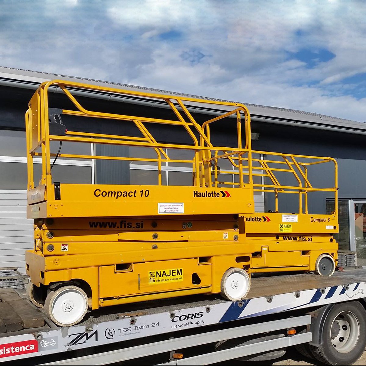 haulottegroup's tweet photo. At Fiš 🇭🇷, our robust and reliable scissor lifts Compact10 and Compact12 are always ready to get busy 💪
> https://t.co/nNY7aDm2o1 #haulotte #fis #mewp #awp #scissorlift #compact10 #compact12 https://t.co/F5gaf6n3UV