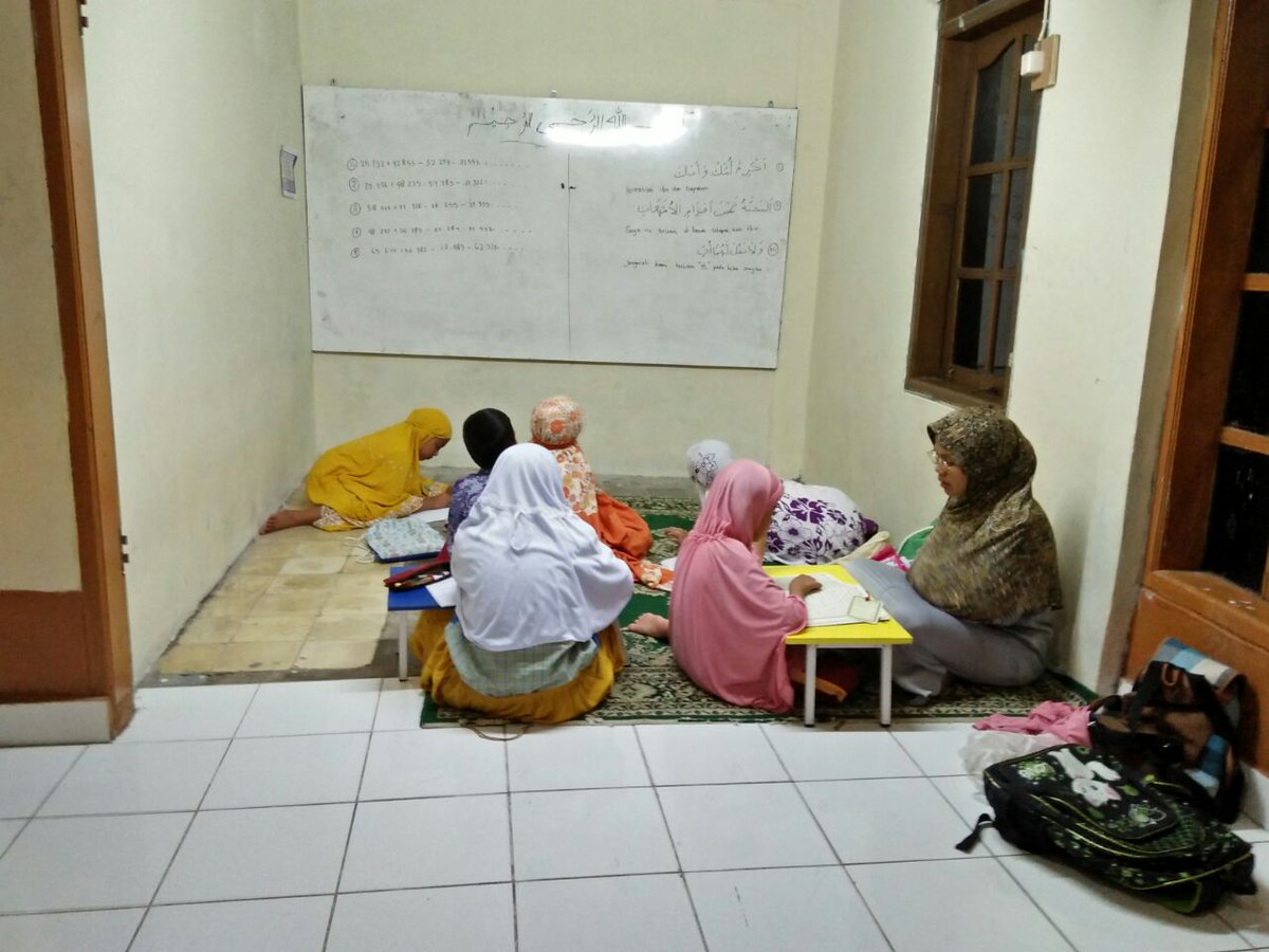 #latepost Giat Maghrib mengaji di Masjid Al Baroqah lingkup RW 05. Senin (11/12/2017)