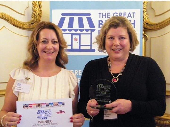 LoveBridgnorth's tweet photo. One year ago today.
Great British High Street Awards presentation.
So proud to represent our fabulous #Bridgnorth Large mkt town winner. The whole town had pulled together..Bravo Bridgnorth!
#GBHighSt ❤️ #LoveBridgnorth #BridgnorthChristmas #local #community #LancasterHouse https://t.co/g6b2mFmKBt