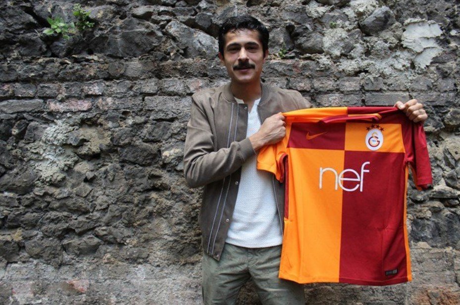 GsGazete's tweet photo. Ayla filminin baş rol oyuncusu İsmail Hacığlu: Galatasaraylıyım, çok şükür. https://t.co/xEzpbxEU0Y