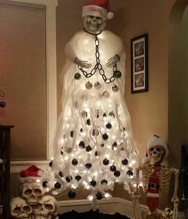 MassCrimes's tweet photo. When you are more of a Halloween person than a Christmas Person: https://t.co/kMTUVOsnZZ