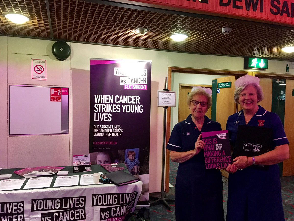 Here are two of the fabulous <a href="/WelshHospChoir/">Welsh Hospital Choir</a> members who performed at the #Cardiff carol concert for <a href="/CLIC_Sargent/">CLIC Sargent</a> <a href="/stdavidshall/">St David's Hall</a> 
Wonderful to see them singing proudly in their uniforms. Thank you ladies, wonderful to meet you both 😍