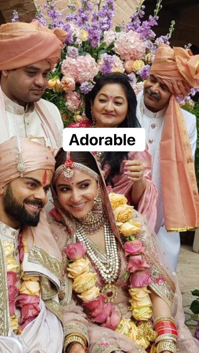  @AnushkaSharma &  @imVkohli with their families   #Virushka  #VirushkaWEDDING