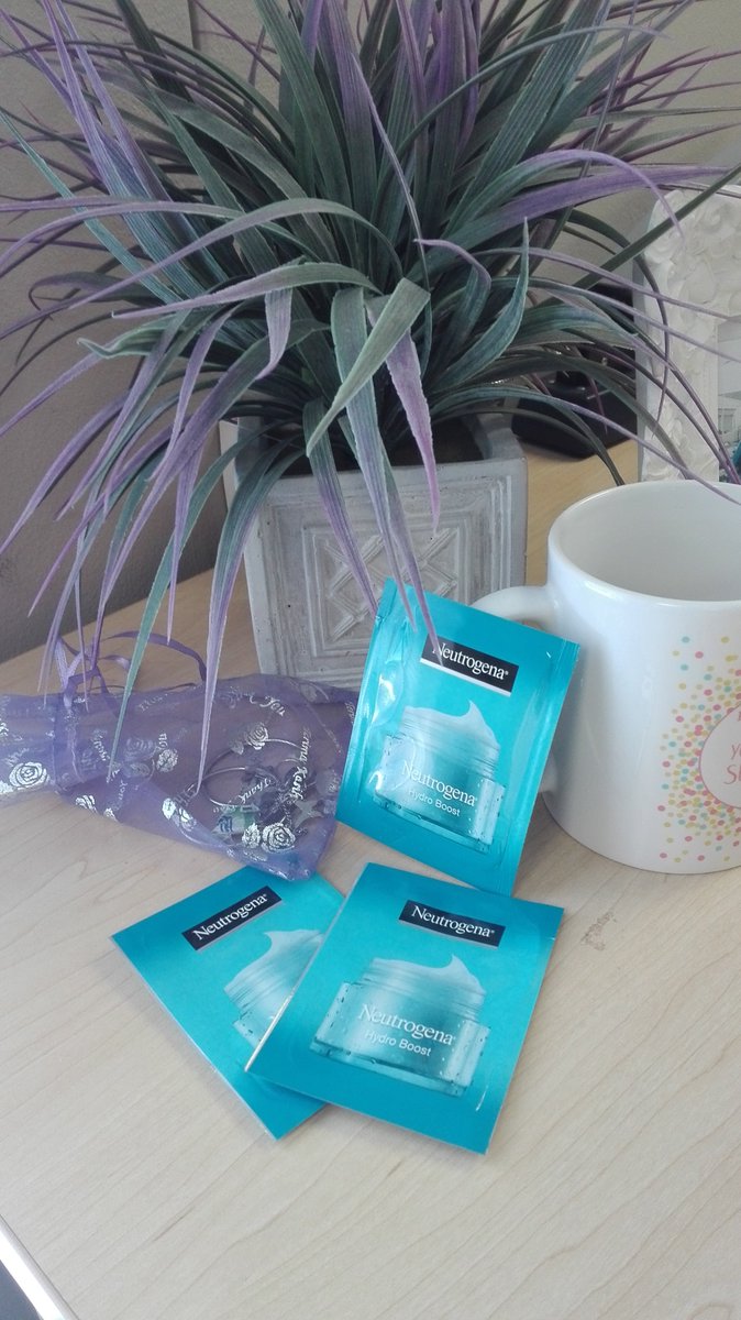Farzaana20's tweet photo. @IamFarzaana @Farzaana20 @rubybox_beauty #NeutrogenaSA #Hydroboost #AlwaysBounceBack https://t.co/hIrtQoL50z