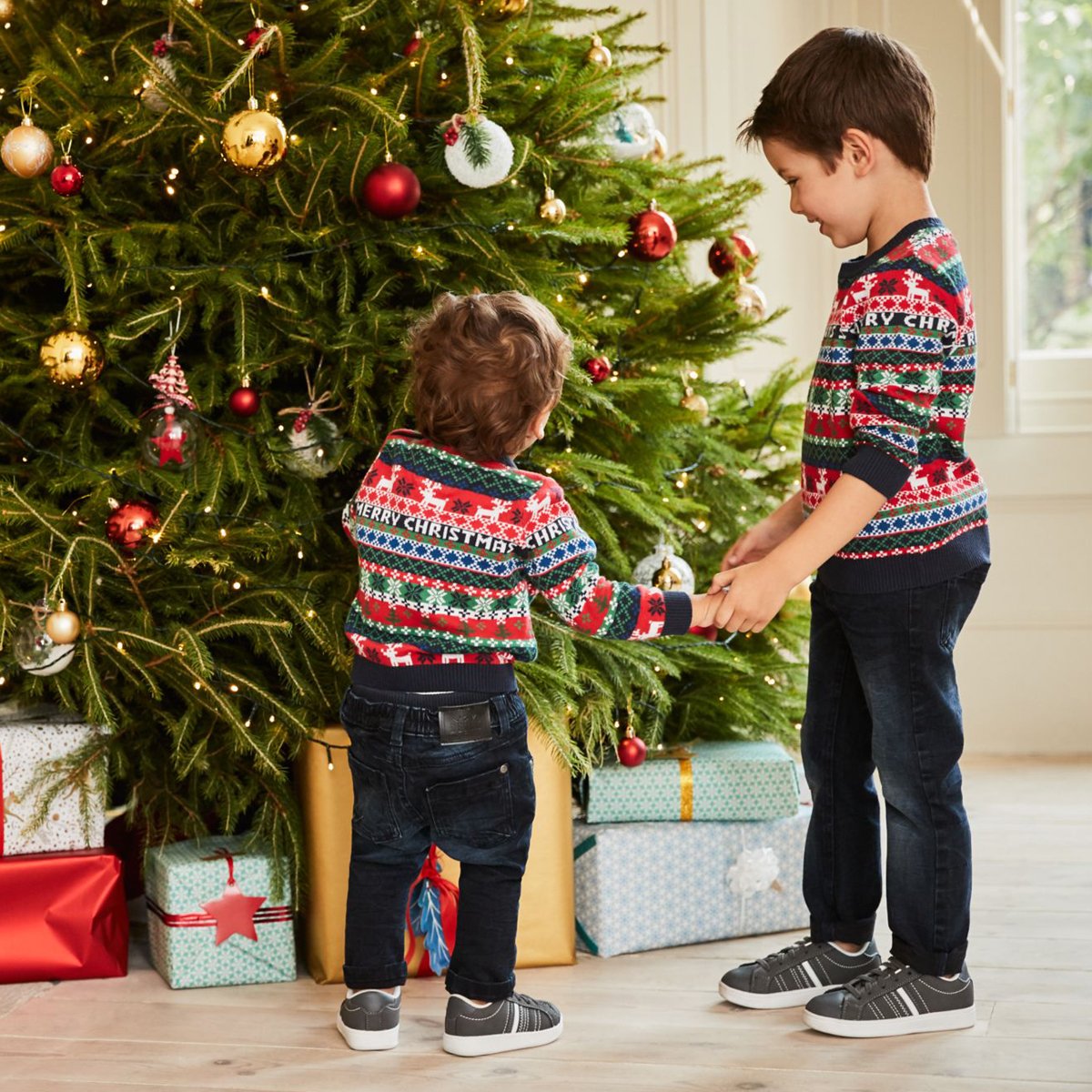 mothercareuk's tweet photo. what Christmas traditions do you have? https://t.co/HHTJeb5dvU