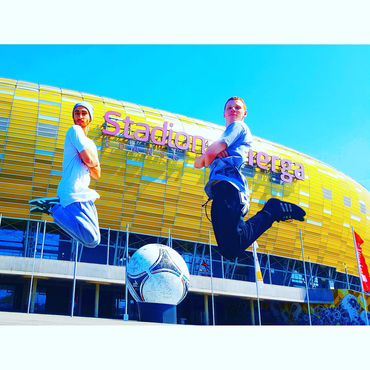 collectingsmile's tweet photo. #worldsmilearchive #smilecoaching #integration #football #soccer #energa #stadion #lechia #pilka #laczynaspilka #movementparkour #parkour #calistenics #malemodel #jumping #movementarena https://t.co/Vf7BteCKqZ