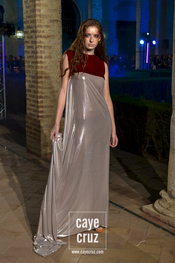 'Paillette', la personal propuesta de <a href="/julianortizss/">J U L I A NO R T I Z</a> vista en <a href="/AM_modadelSur/">Andalucía de Moda</a>: cayecruz.com/2017/11/29/and…