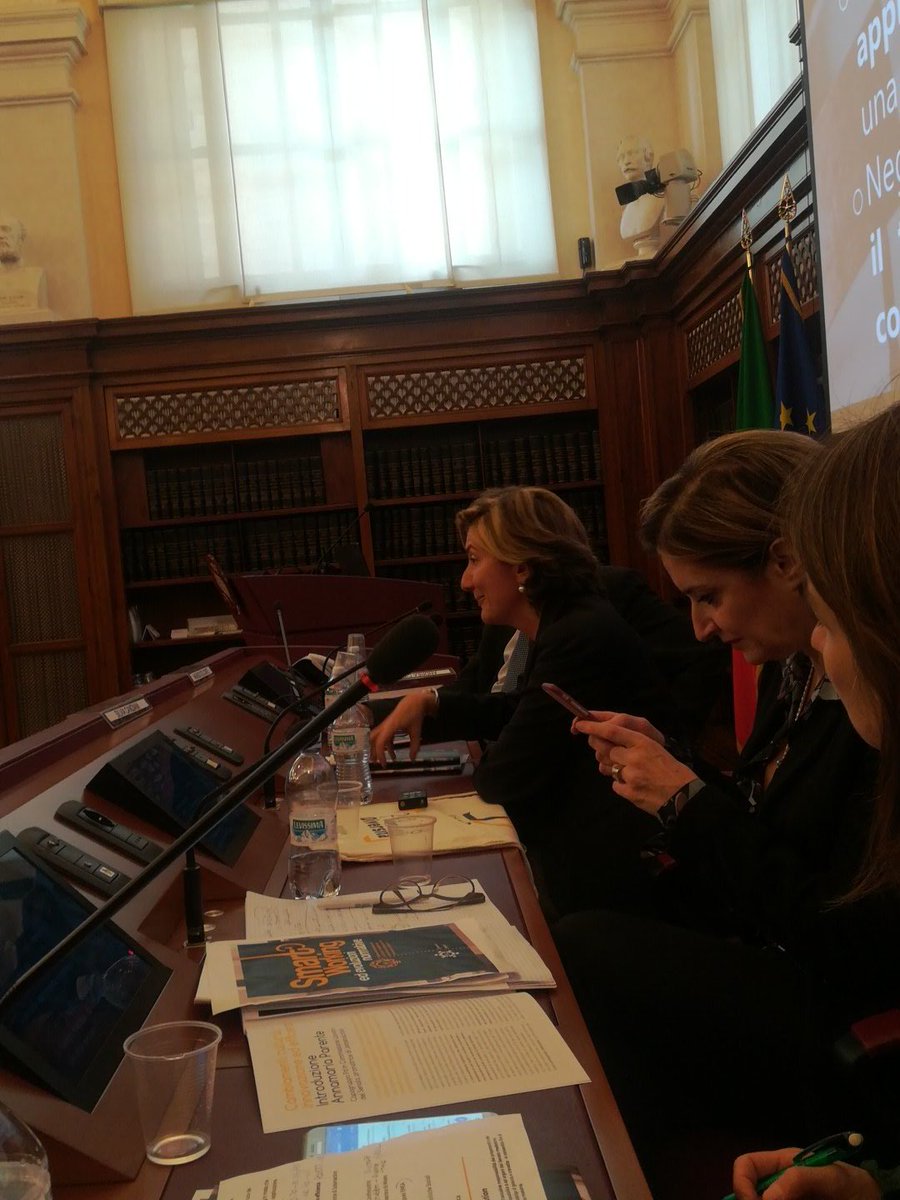 . <a href="/candocandi/">silvia candiani</a> lavoratrice agile e AD <a href="/microsoftitalia/">Microsoft Italia</a> : nello #smartworking è fondamentale il ruolo della tecnologia per aiutare a collaborare meglio (dentro e fori azienda) ! <a href="/JOBSinACTion/">JOBSinACTion</a>