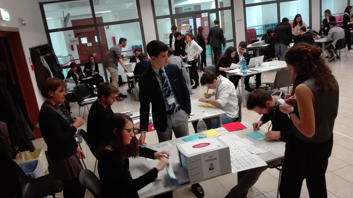 rachele_berlese's tweet photo. Let's play! @CAREL_group #leancompetition @UniPadova @UniVerona https://t.co/VyglxbseFp