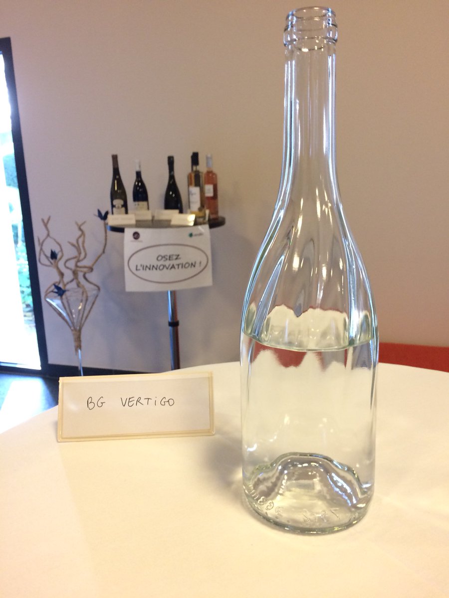 Helofrancois's tweet image. Des formes de bouteille innovantes présentées pendant la conférence sur le packaging de #Verallia #LVVD dans le Val de Loire ! @verallianews