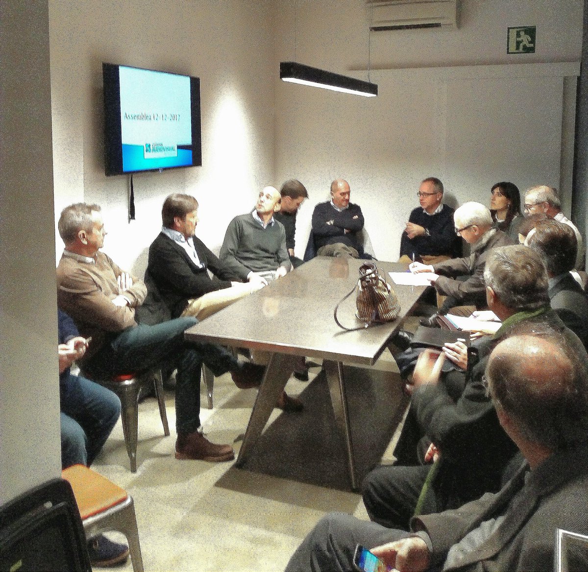 ClusterAVCat's tweet photo. Reunió de la Junta Directiva, prèvia a l'Assemblea de sòcis/es del Clúster a un dels platós d'Aclam #Clúster #Indústria #connectant https://t.co/7aODoKQj7a