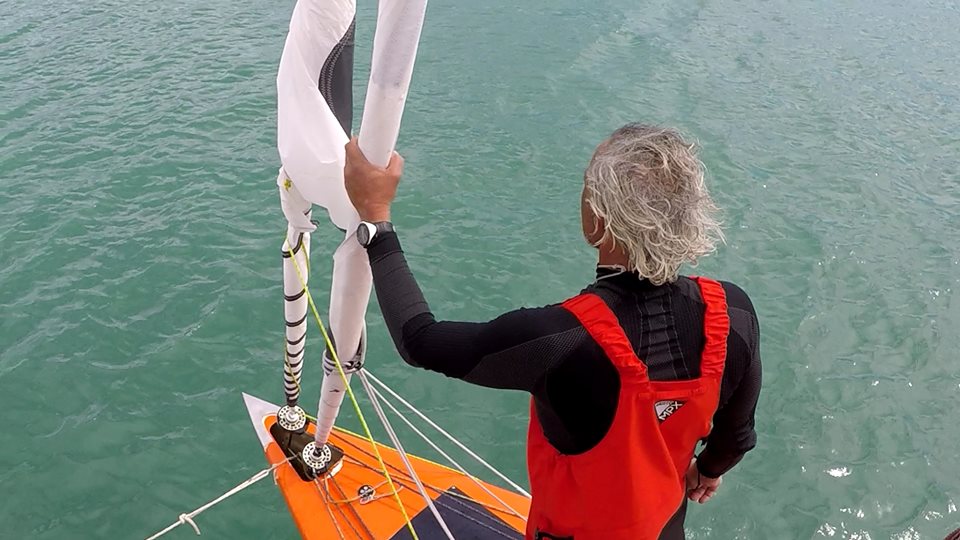 Spinto  dal vento, dal sole, dalla determinazione. Naviga grazie all'energia naturale e rinnovabile.  Una storia e un'impresa tutta  da conoscere, su #VaiElettrico 
vaielettrico.it/fare-3mila-mig…