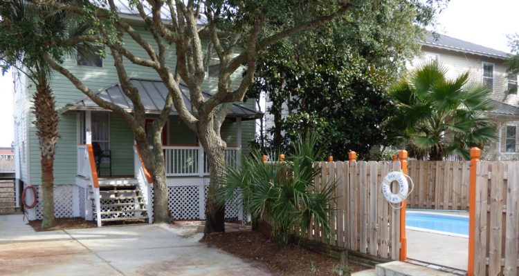 enjoyDestin's tweet photo. The cure for work, stress, and fast paced life? A quiet getaway at the Doctor’s Orders Beach House Rental that sits just enough off the beaten path to offer real peace and tranquility should be your beach cure in Destin Florida. #enjoyDestinFl https://t.co/L1xOL55m2E https://t.co/q19VFmtg4G