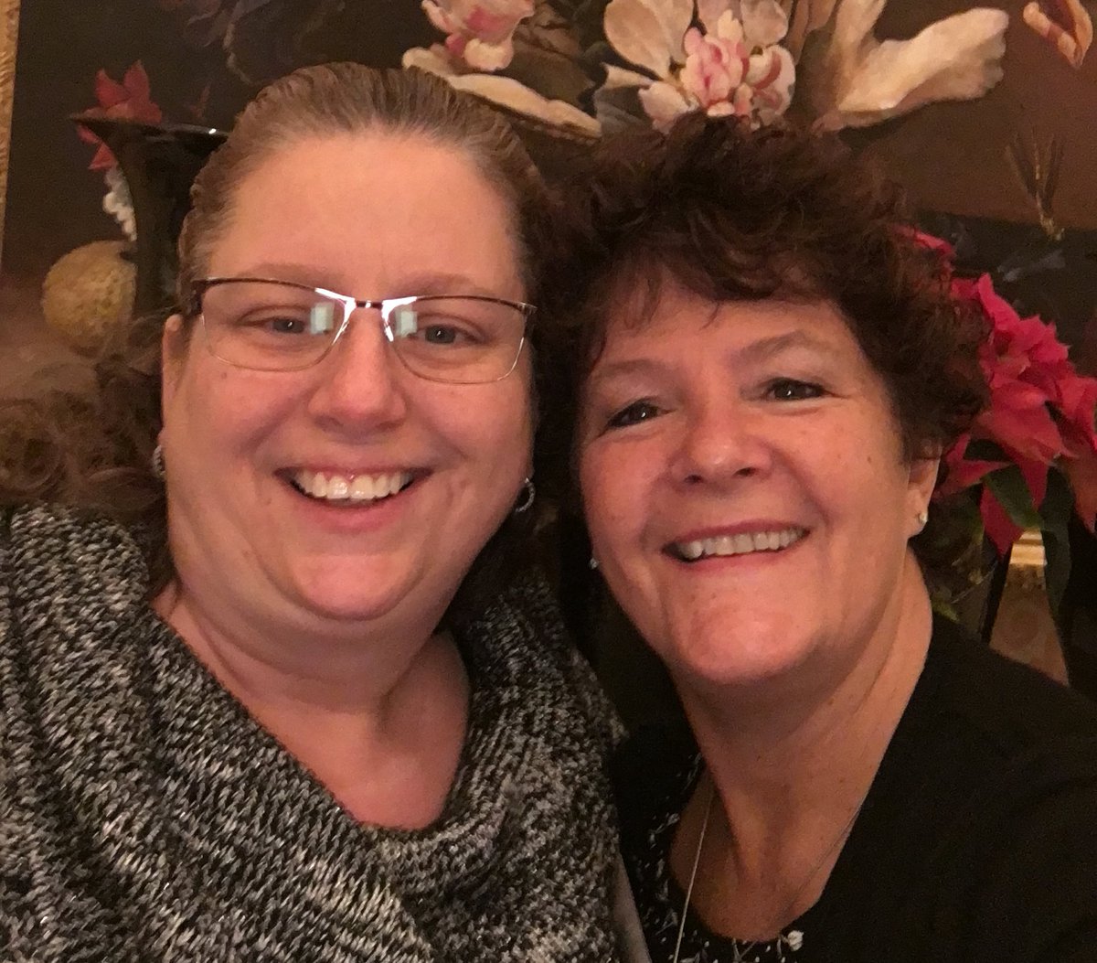 PaulineJudge's tweet photo. I love it when I meet an IAAP member at a work conf! Tina Gilbertson from Casa de la Paz, AZ! #IAAP #hospiceboot https://t.co/zEtLwMh96b