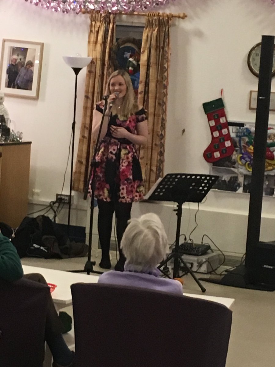 lel13560's tweet photo. @Erskine1916 @LegionScotland A huge thank you to Amy for dedicating her time to entertain the residents at Erskine Park #theyarelovingit. https://t.co/ZhtLpzMO7b