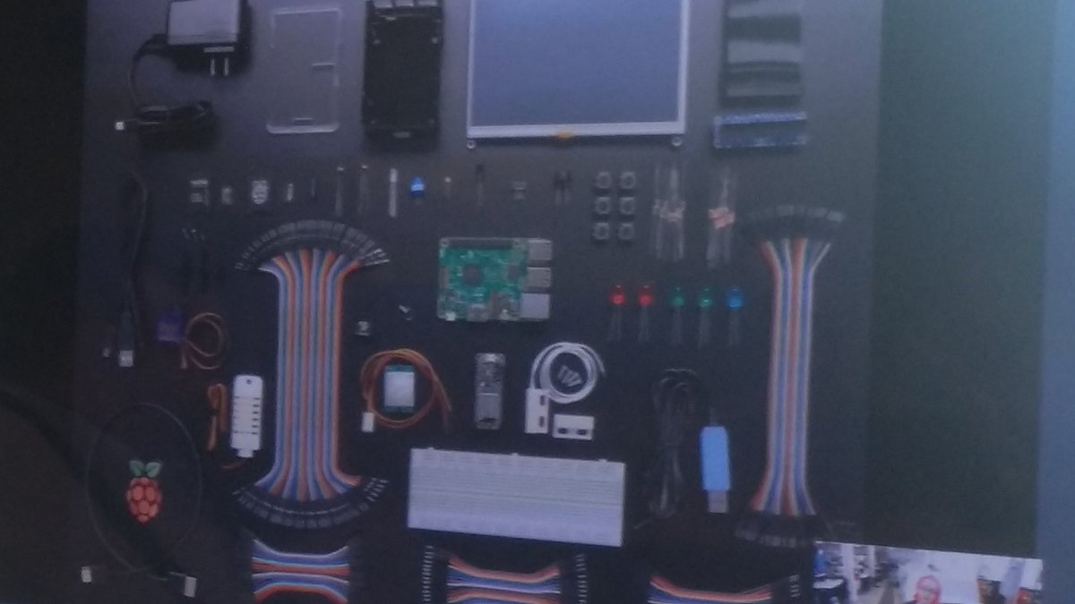 ChusLlorensC's tweet photo. Este es el kit #iot de  virtual bootcamp de #synectic https://t.co/0YZ9l20HY4