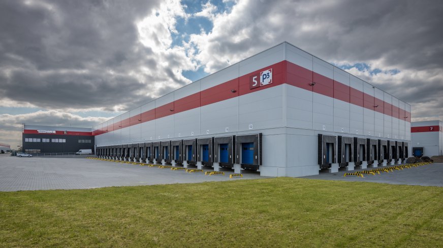 MichWesolowski's tweet photo. Przyszłość logistyki i zarządzania powierzchniami magazynowymi to automatyzacja, rozwój systemów IT i e-commerce #supplychain via @Whandlowe https://t.co/HGLcMyAbGG https://t.co/OdlTZXpHF0