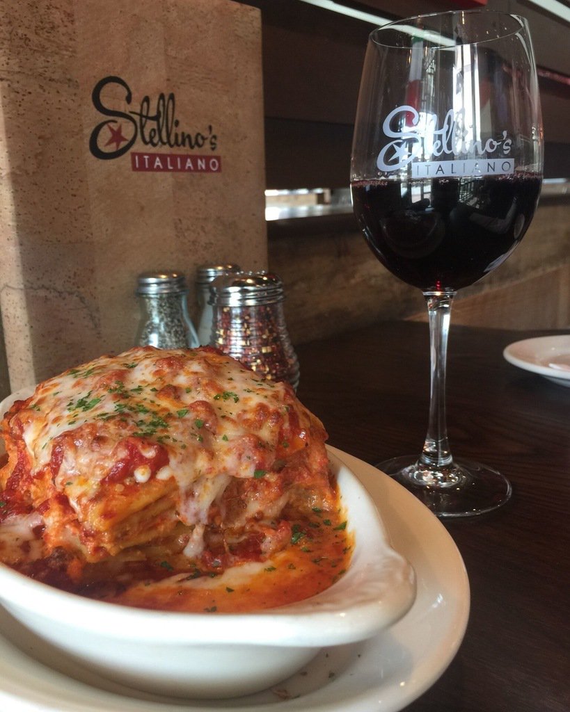 Is there such a thing as too many layers in lasagna? We don't think so! Cut into these eight layers of pasta, beef, cheese, and "gravy" and savor Tuesday with us 🍴 ift.tt/2C3WUDo