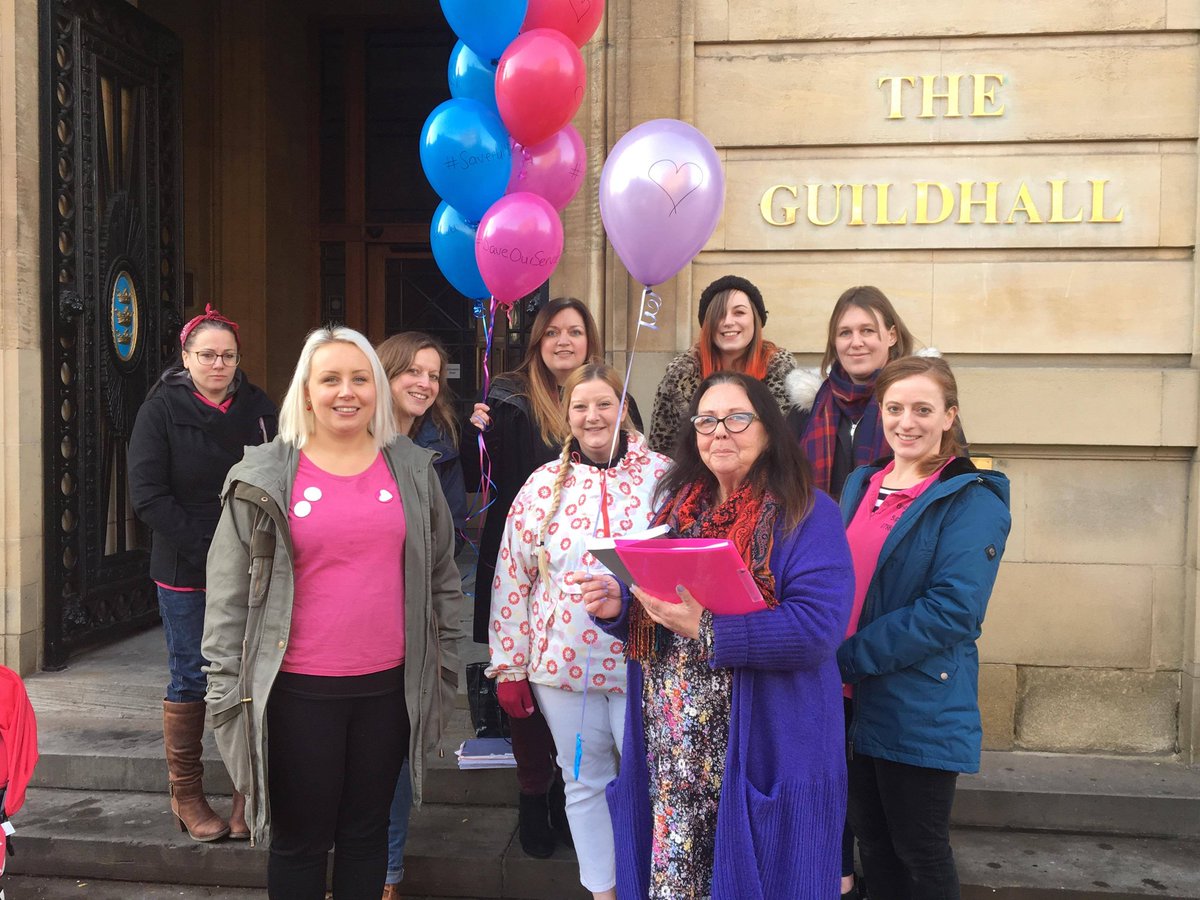 shelleywells82's tweet photo. @GoodwinDoulas and @HullBFPS volunteers outside the Guildhall before handing in a report and petition to Councillor Linda Tock to #saveourservices #savehulldoulas #savehullbfss #womensupportingwomen https://t.co/Sg8MjsNKEk