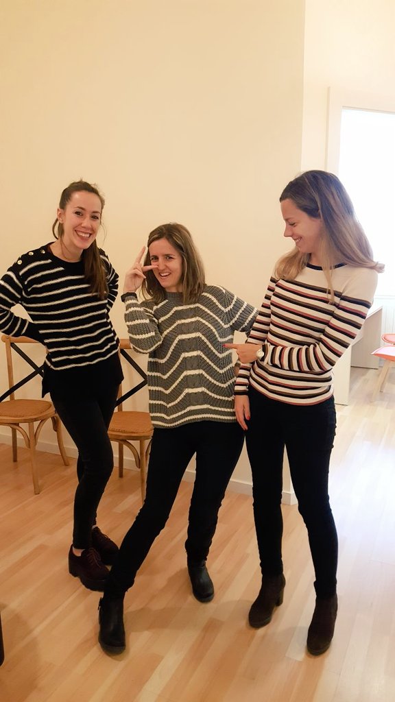 Julia_farre's tweet photo. Hoy se llevan las rayas con pantalón negro en el #CentroJuliaFarre @natalia_celma @PatriciaNevot @Ana_Amengual #casualidad #equipo #compenetracion #mimetismo https://t.co/ICUtccOmRz