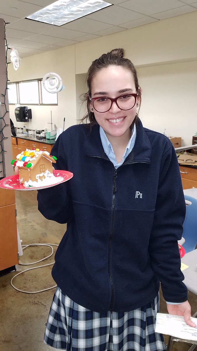 JPIIHS_IntClub's tweet image. International Club had lots of fun making gingerbread houses while learning about different christmas traditions .