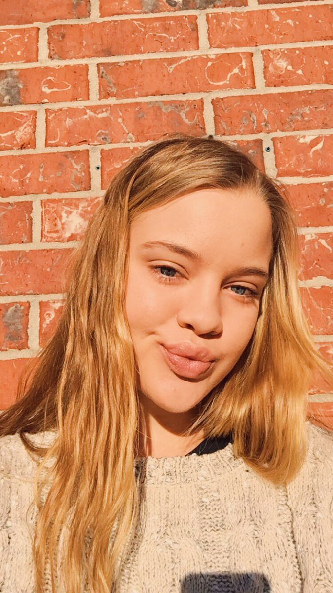 rizza00's tweet photo. stay tuned to find out if i ever stop taking pics in front of a brick wall https://t.co/17Eurj4ugk