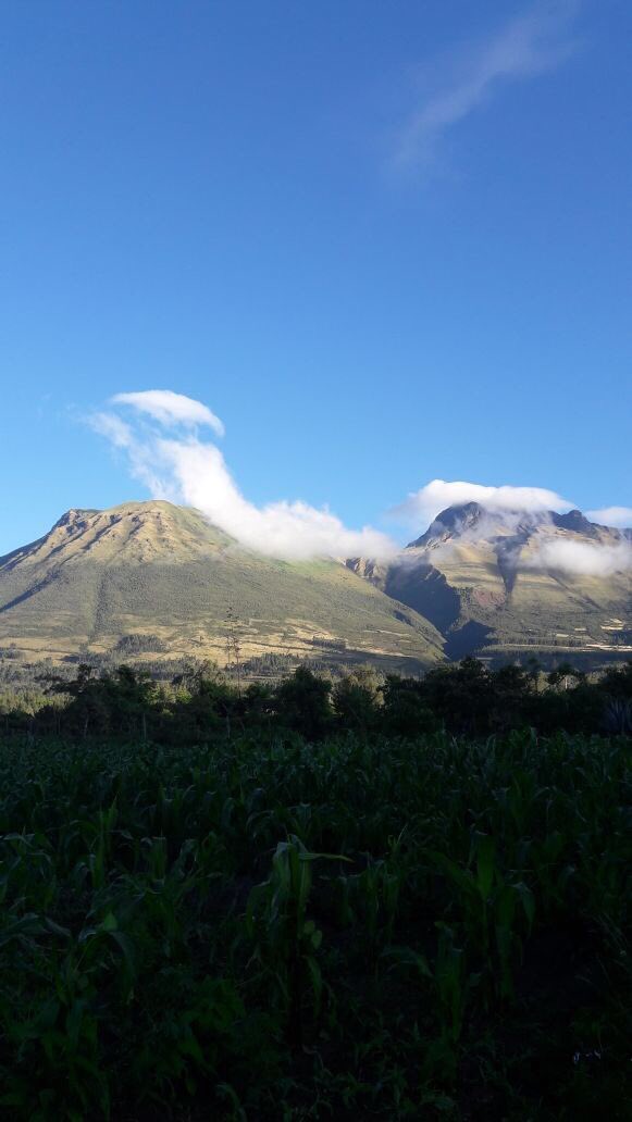 La provincia de los lagos, con su volcán #Imbabura desde San Pablo.
