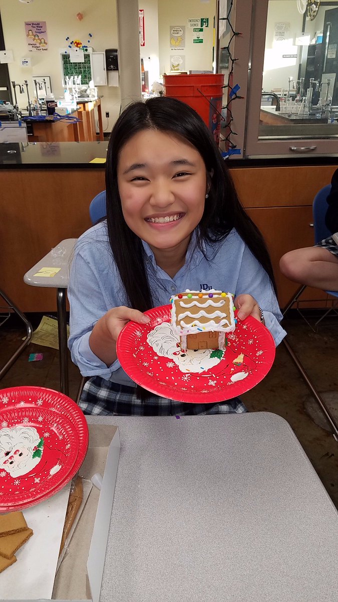 JPIIHS_IntClub's tweet image. We learned about "Santa Mouse" while making gingerbread houses.