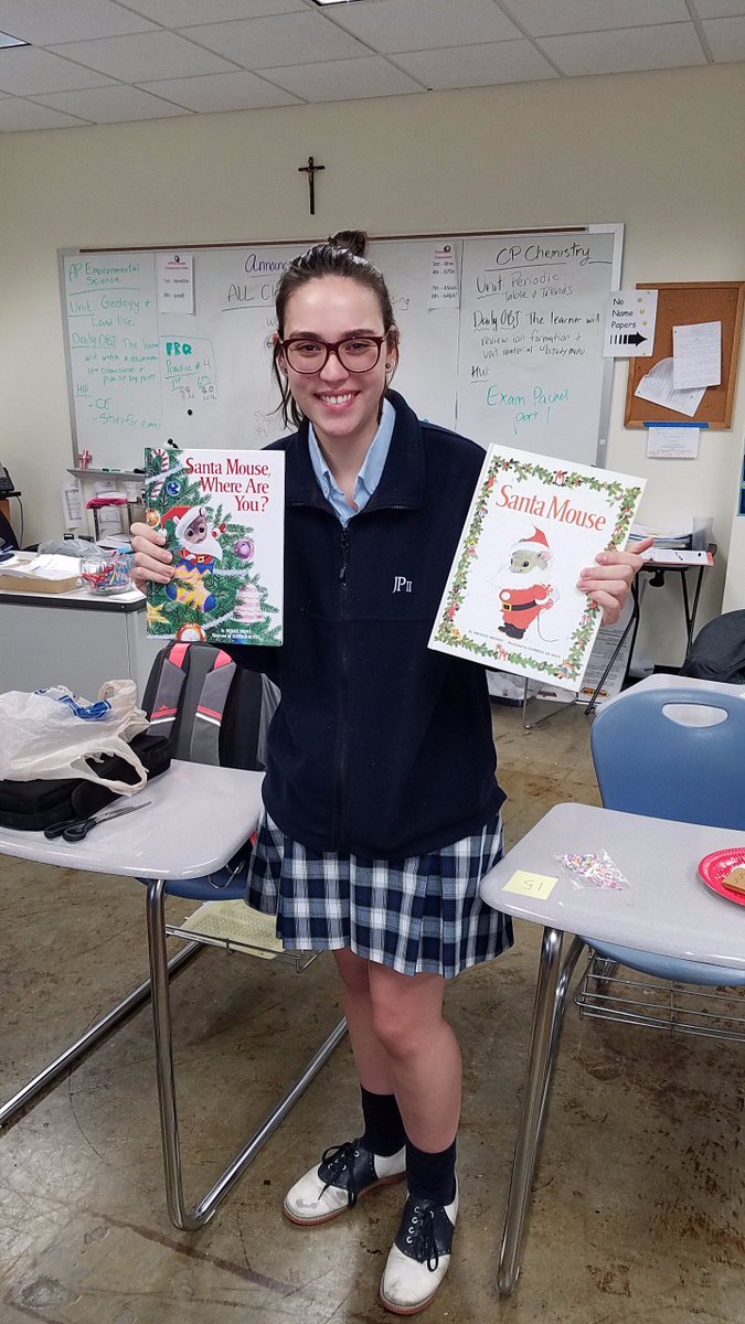 JPIIHS_IntClub's tweet image. We learned about "Santa Mouse" while making gingerbread houses.